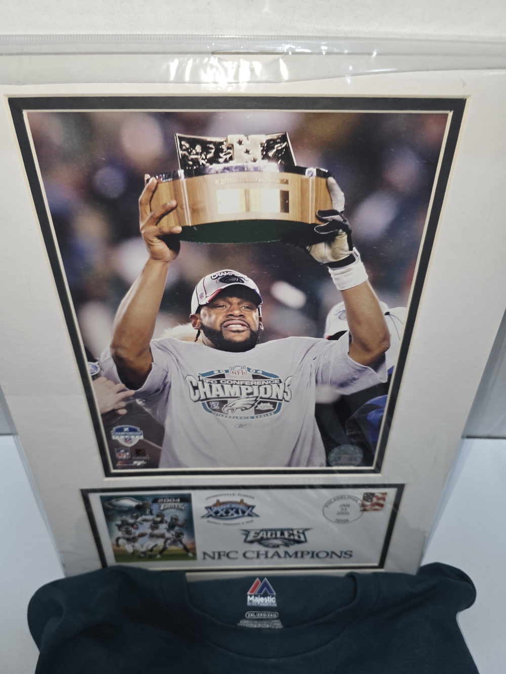 Majestic Eagles NFC shirt And Champions Wall Art in Green and White
